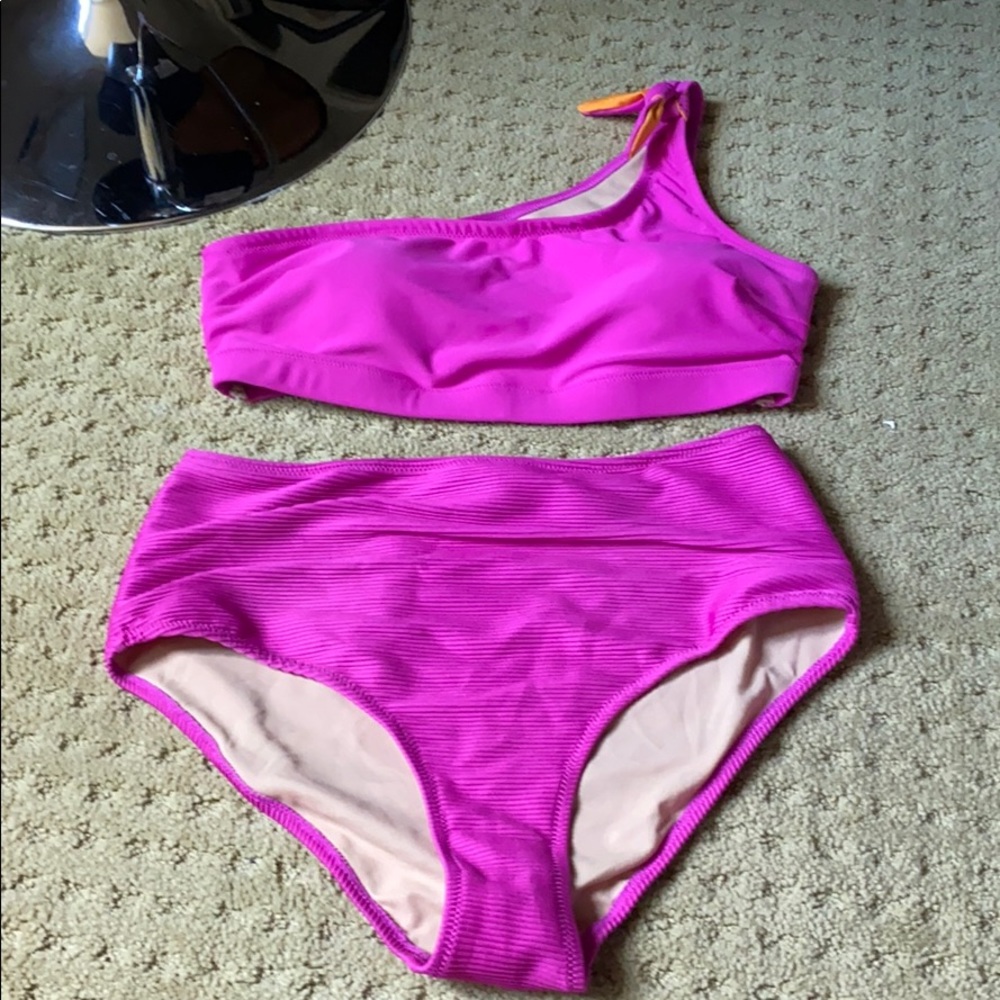 One shoulder swimsuit!